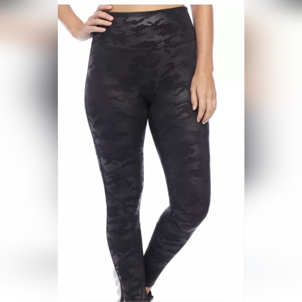 SPANX Black And Silver Camouflage Leggings. Sz M